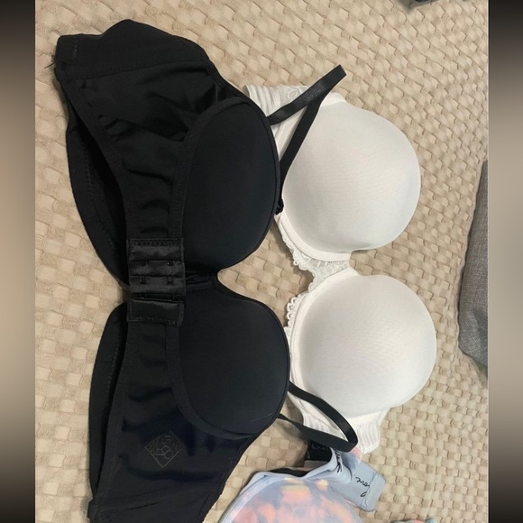 Bundle of 4 Bras- Offers Welcome - Picture 3 of 7
